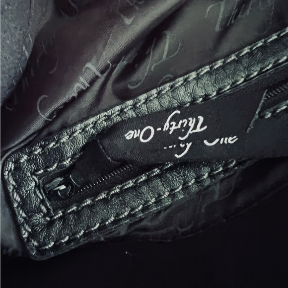 Vintage Thirty-One Black and White Shoulder Bag with Elegant Pattern - Picture 6 of 7